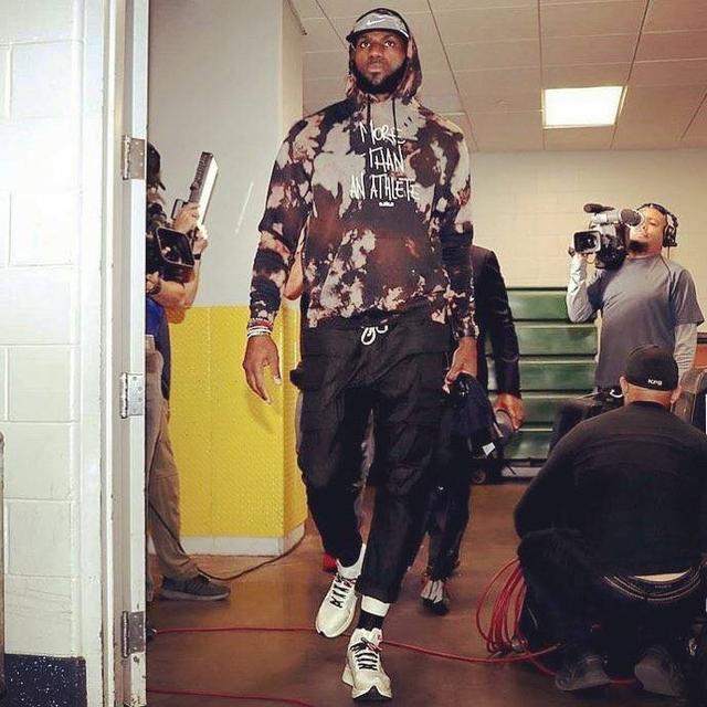 利兹联应签下本赛季19球的上田绮世？＂像是将两名前锋合为一体的球员＂（利兹联该签下本季19球、堪称两前锋合体的上田绮世吗？）