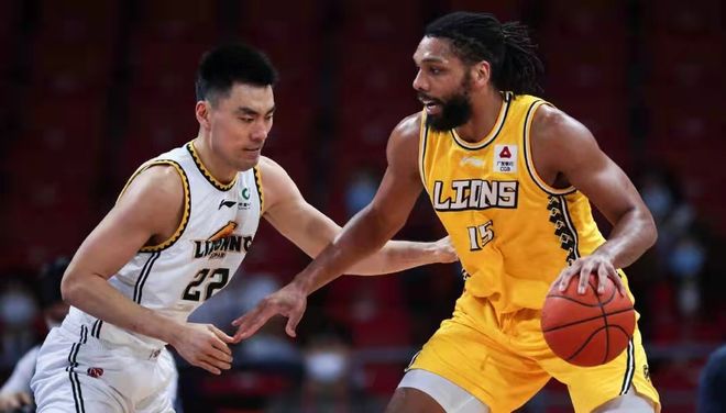 CBA：广东男篮顶住压力 力克广厦（CBA：广东男篮抗压制胜 擒下广厦）