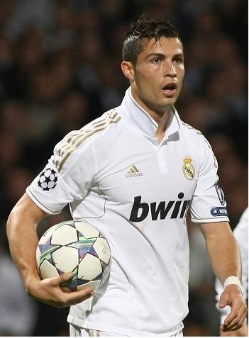 欧冠淘汰赛前瞻：曼联对阵巴黎,（欧冠淘汰赛焦点：曼联对决巴黎）