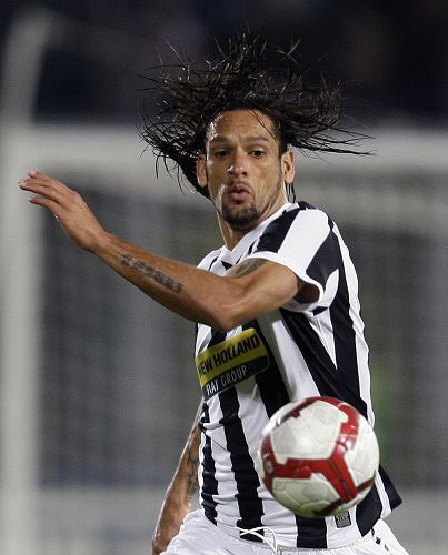 穆帅：葡萄牙体育有一人随便犯规都没事，我们仍在争冠行列（穆里尼奥：葡萄牙体育有人犯规不受罚，我们仍在冠军竞争中）