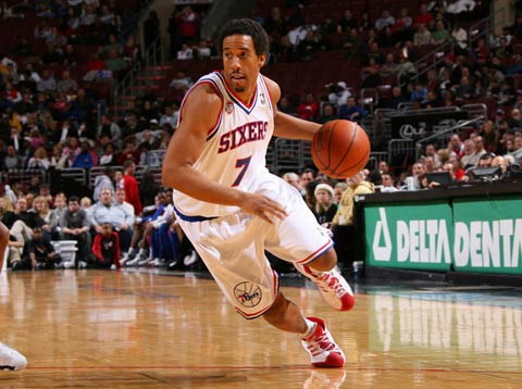 费迪南德：阿森纳不需要埃泽，当然他也可以提升板凳深度（费迪南德：阿森纳不必引进埃泽，但他可增强替补厚度）