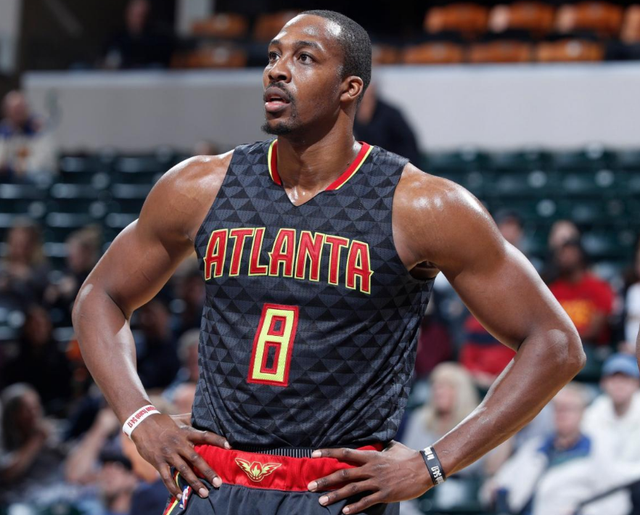 跟队记者：尤文仍在重点关注迈尼昂，球员的续约谈判陷入停滞（跟队记者：尤文持续关注迈尼昂，球员续约谈判已停摆）