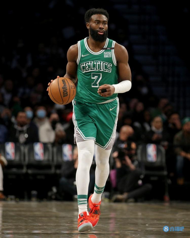 英超半场：B费破门，贝勒加德建功，狼队1-1曼联（英超半场：B费先拔头筹，贝勒加德扳平，狼队暂1-1曼联）